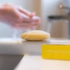 KONJAC SPONGE MANDALA ARCSZIVACS SÁRGA KAOLIN AGYAGGAL