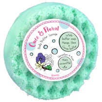 BOMB COSMETICS Púder virág szivacsos tusoló radírszappan