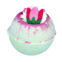 BOMB COSMETICS Rózsabimbó fürdőbomba